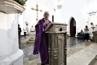 El obispo de San Justo, monseñor Eduardo García, esta tarde en la catedral de los Santos Justo y Pastor