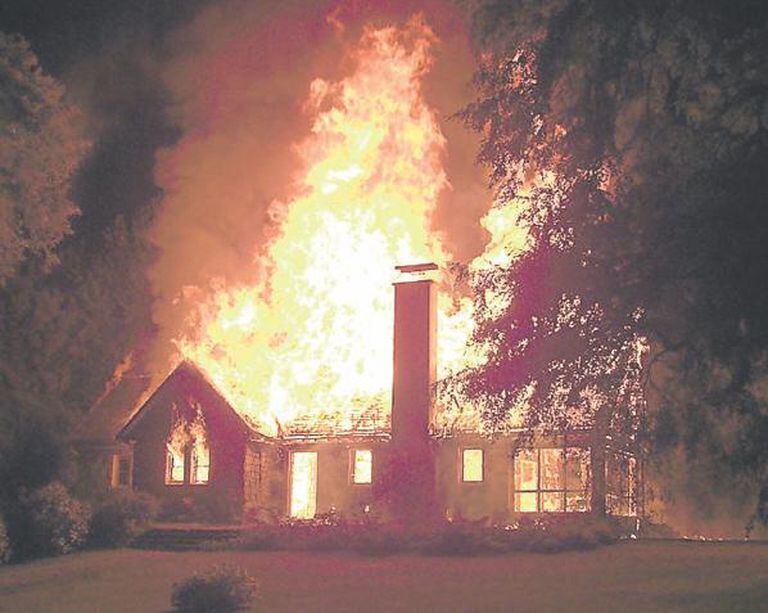 La casa atacada y quemada de los Luchsinger, muertos en el fuego