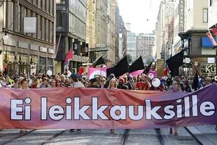 Cientos protestaron en Finlandia contra recortes en el sistema de seguridad social