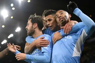 Manchester City festeja. El equipo de Pep ganó 2 a 1, se clasificó y se aseguró el primer lugar en el grupo A