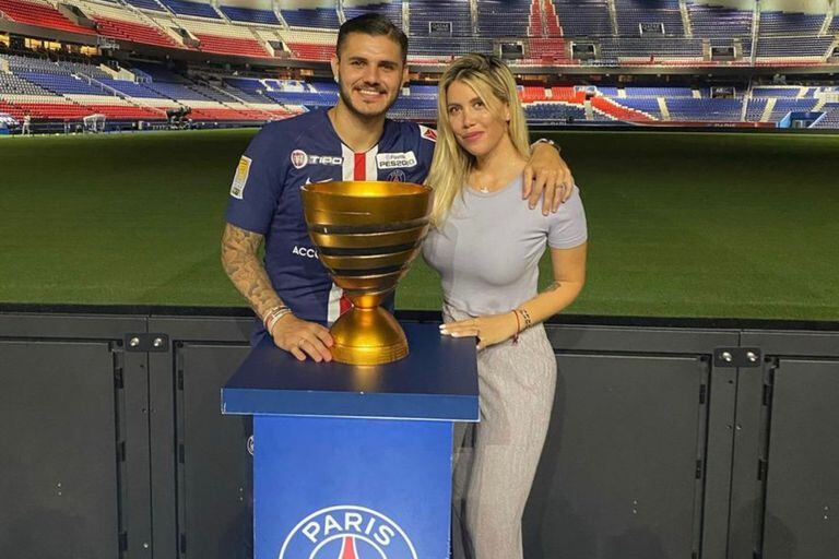 Mauro Icardi, jugador del PSG, y Wanda Nara, su representante y esposa