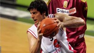 Bellin jugó profesionalmente al baloncesto por 15 años en equipos de Bélgica, Países Bajos, Italia y la República Checa