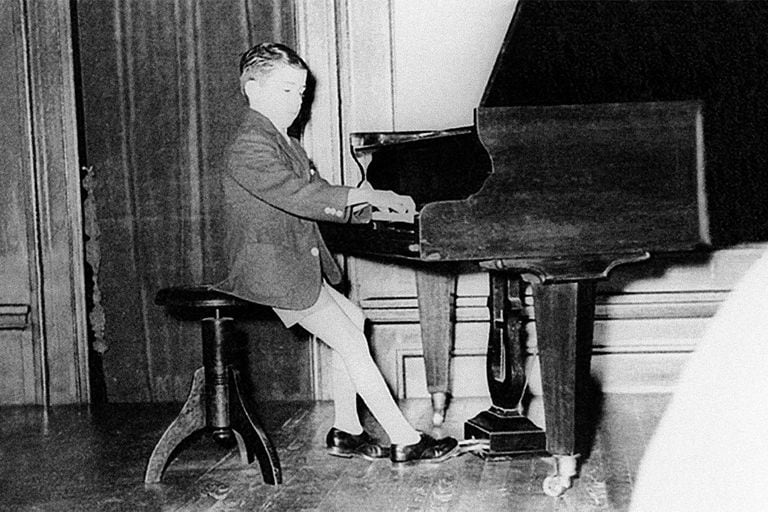 Charly García en 1958, durante una audición infantil en el Conservatorio Thibaud Piazzini