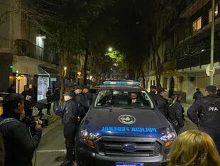 El operativo de la PFA a las afueras de la casa de Cristina Kirchner