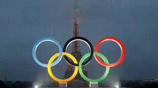 Los anillos olímpicos, presentes en la plaza Trocadero, en París