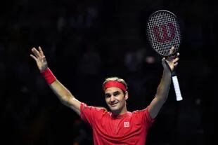 Roger Federer celebra su victoria en la final del torneo de Basilea contra Alex de Miñaur. el 27 de octubre de 2019