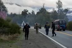Humo en la montaña y turistas varados: así se vivió el desalojo de las tomas mapuches en la ruta 40