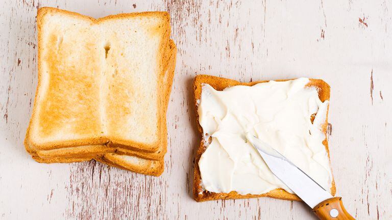 toast with cream cheese