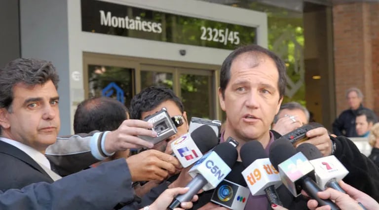 El embajador en Bolivia explicó por qué negó atención médica al argentino que murió tras un susto