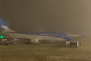 Tras la intensa niebla, empiezan a normalizarse los vuelos en Ezeiza