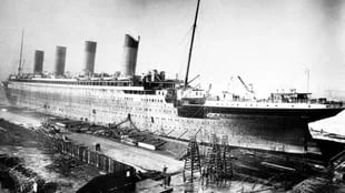 El Titanic en un astillero en Belfast en 1911. El buque se hundió en menos de tres horas, arrastrando a la muerte a más de 1.500 personas