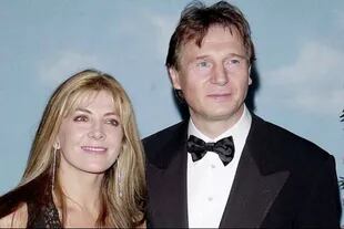 El actor, junto a su mujer Natasha Richardson, quien falleció en 2009 en un accidente en una pista de esquí