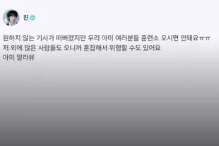 Jin escribió un mensaje a sus fans de Army en la red social Weverse.