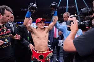 El “Pumita” Martinez se eleva en la industria del boxeo con una victoria sangrienta