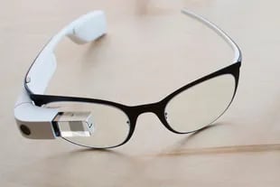 Los renovados Google Glass apuntan al segmento corporativo, utilizan un chip Intel y fueron diseñados junto a la firma Luxottica, dueña de la marca Ray-ban