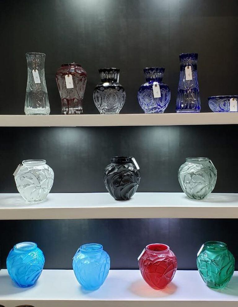 Los productos de la Cristalería San Carlos se exponen en ferias internacionales y se exponen a varios países.