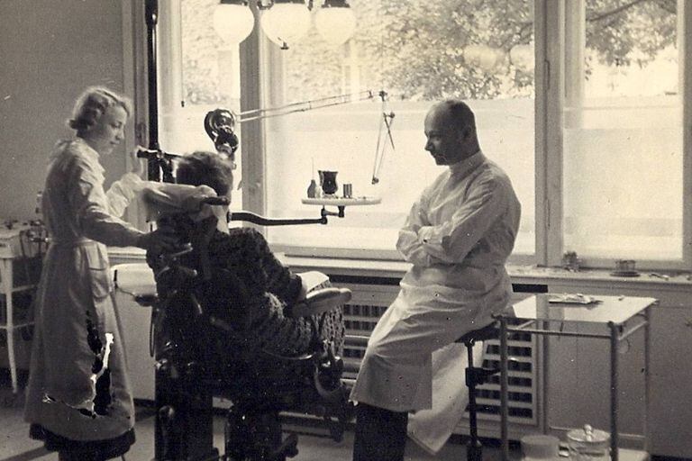 En los albores de la década del 30, Käthe Heusermann trabajó con el dentista Fedor Bruck
