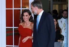 La Reina Letizia recuperó el vestido rojo con el que triunfó en Buenos Aires