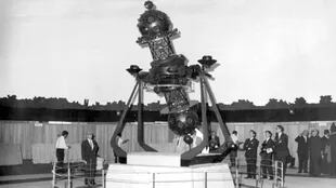 El 19 de diciembre de 1966, casi seis meses antes de su apertura oficial, el Planetario abrió sus puertas para recibir un evento por los 150 a?os de la independencia de la Argentina. En esa oportunidad aún no estaban las butacas y quienes presenciaron las proyecciones lo hicieron de pie.