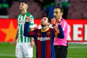 Messi, genial: dibujó un pase de gol sin tocar la pelota y después anotó dos