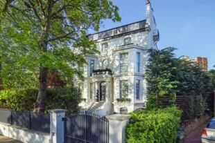 La propiedad se encuentra en el corazón de St. Johns Wood, uno de los barrios más prestigiosos de la capital inglesa