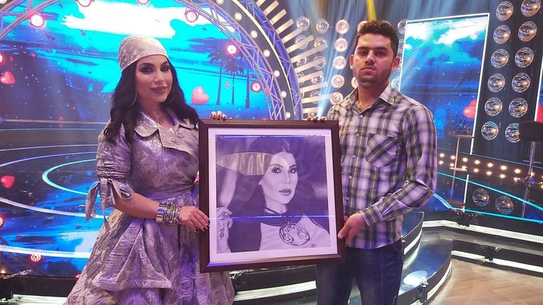 Con la llegada al poder de los talibanes la cantante pop y estrella de la TV afgana Aryana Sayeed dejó su país a los 36 años para preservar sus logros, su libertad, su vida