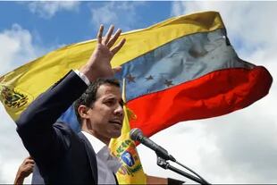 El presidente encargado Juan Guaidó llamó a no normalizar la "tragedia" del apagón