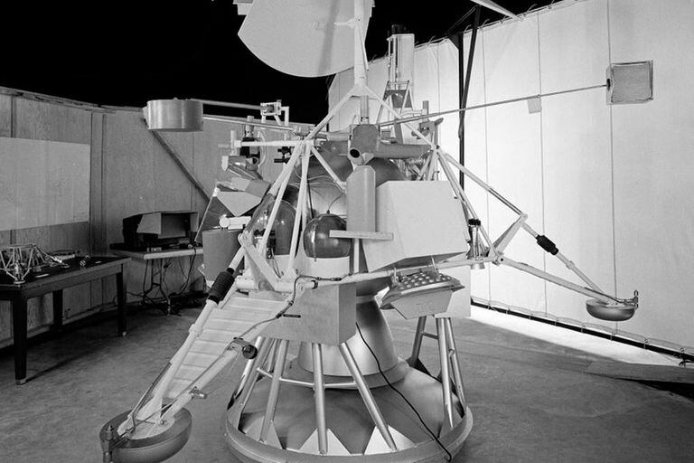 Una revisión rápida de las fechas de lanzamiento de las misiones lunares mostró una coincidencia con la misión Surveyor 2