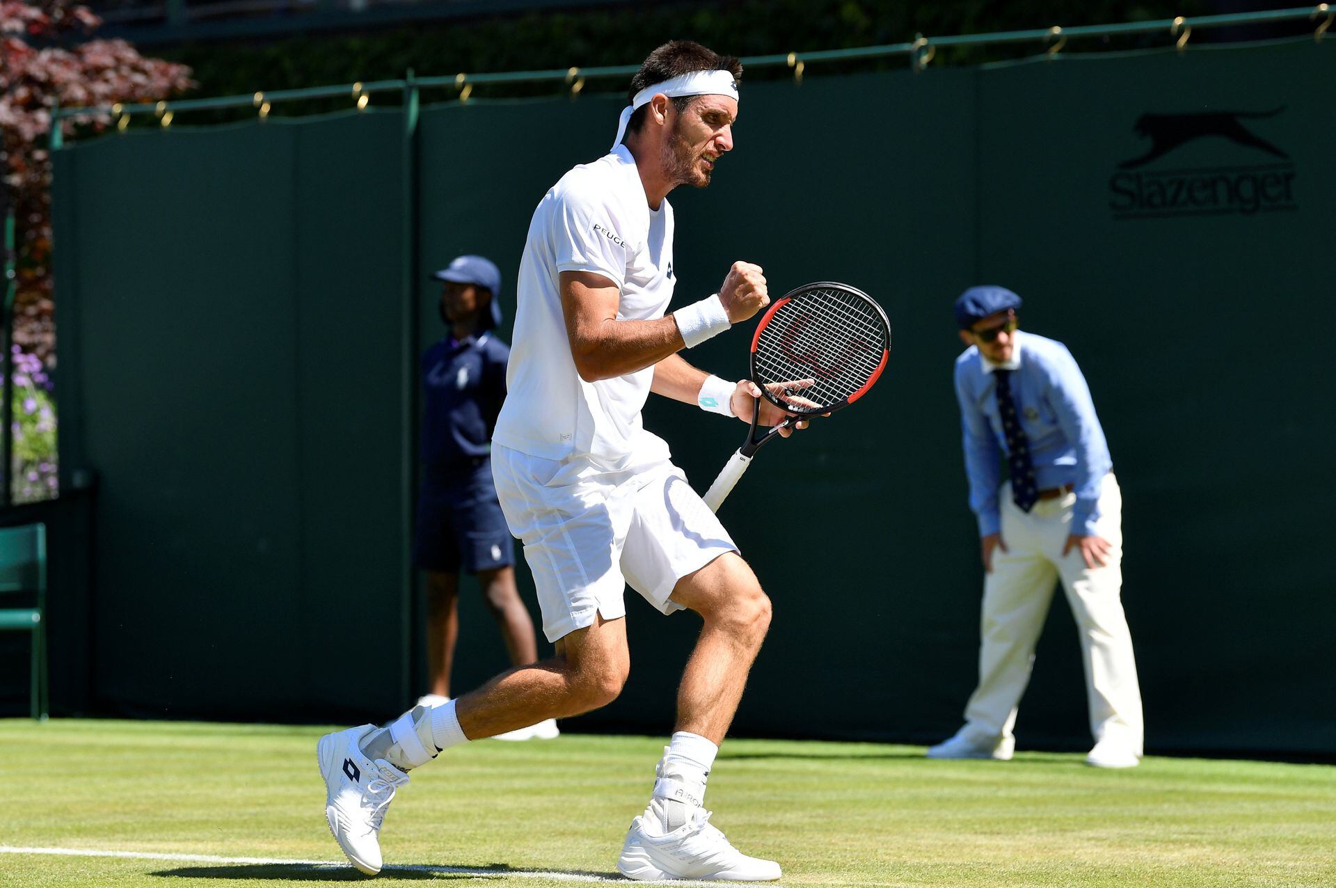 Mayer, sobre el césped de Wimbledon: vivió algunos malos momentos en los últimos años en el tour, con ataques de pánico y presiones.