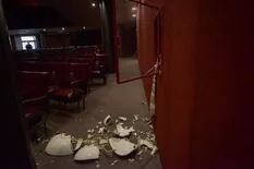 Destrozaron baños y camarines del Teatro Mar del Plata para llevarse grifería de bronce