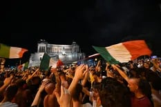 Italia se abraza con su gente para celebrar su Eurocopa y olvidar la pandemia