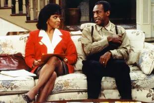 Phylicia Rashad, quien interpretaba a la mujer de Cosby en la serie, prefirió esquivar el tema