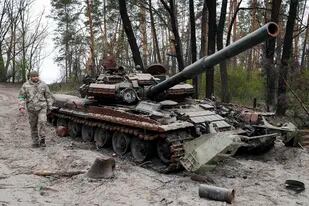 El letal error de diseño de los tanques rusos que los volvió vulnerables a los ataques ucranianos