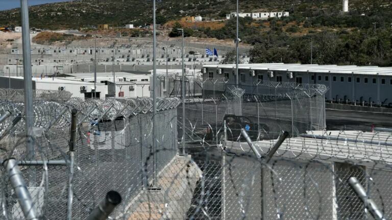 La imagen muestra el nuevo campo de refugiados europeo en la isla griega de Samos. Un campo RIC (Centro de Recepción e Identificación) destinado a migrantes que llegan a Europa
