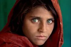“Un buen retrato es aquel que no se puede olvidar”, dice el fotógrafo que hizo famosa a la "niña afgana"