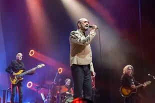 El “ritual” de Abel Pintos después de sus shows en el Teatro Ópera que sorprendió a sus fanáticos.
