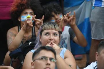 El sufrimiento de los hinchas argentinos en los penales
