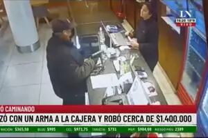 Un hombre asaltó a un local de comida rápida durante el partido de la selección argentina contra Perú