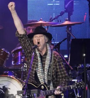 Neil Young, el nombre más notable de los músicos que demandaron a Spotify