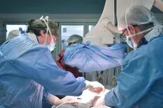 El Hospital Posadas realizó el primer implante de marcapasos sin cable en el país