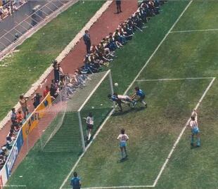 El "nucazo de Dios", como se conoció esta salvada de Julio Olarticoechea en el partido Argentina-Inglaterra, del Mundial 86