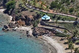 Un mirador en Little St. James Island, una de las propiedades del financiero Jeffrey Epstein, en el caribe