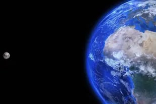 Cómo influye la Luna en el clima de la Tierra (y por qué cada año se aleja un poco más)