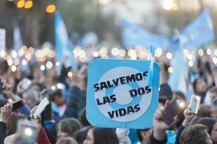 En Mendoza, miles de personas participaron del acto en contra del aborto y con la consigna "Defendamos las dos vidas"