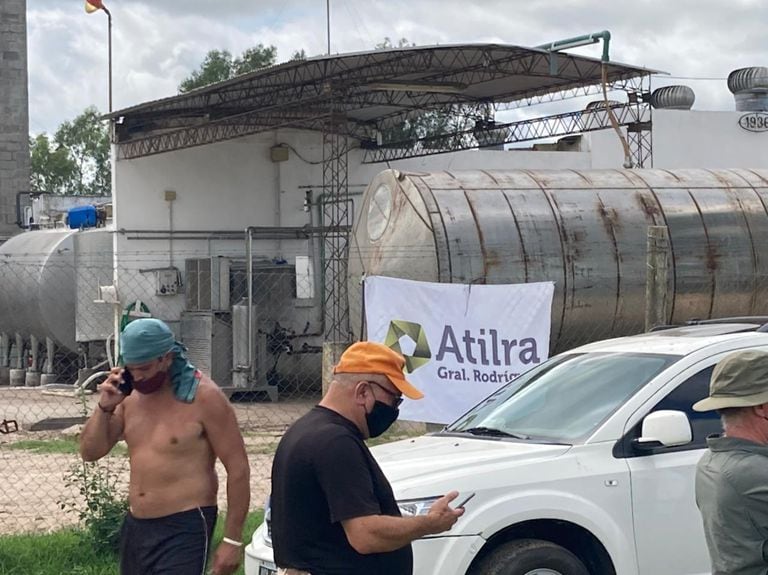 El gremio de Atilra bloqueó la entrada a la fábrica Lácteos Mayol en Gobernador Udaondo