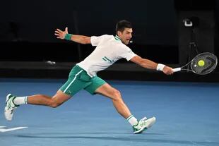 En la final del Australian Open, el serbio Novak Djokovic minimizó la tarea del ruso Medvedev y conquistó su 18° trofeo de Grand Slam. 