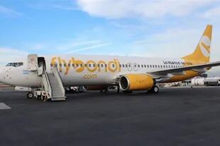 Flybondi unió ayer Córdoba con Iguazú; por ahora no ofrece bebidas y comidas a bordo; cuánto cuesta el equipaje adicional y la elección de asientos
