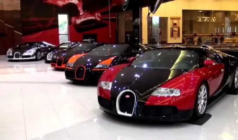 Los cinco Bugatti que el jeque tiene bajo su propiedad