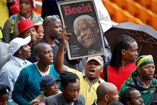 Casi cien mil sudafricanos y más de 90 líderes mundiales despiden desde esta mañana al líder anti-apartheid Nelson Mandela en el estadio de Soweto