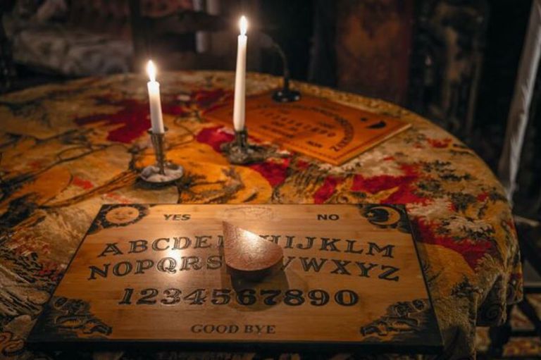 The Ouija board is used in the castle of Fougeret to communicate with the dead